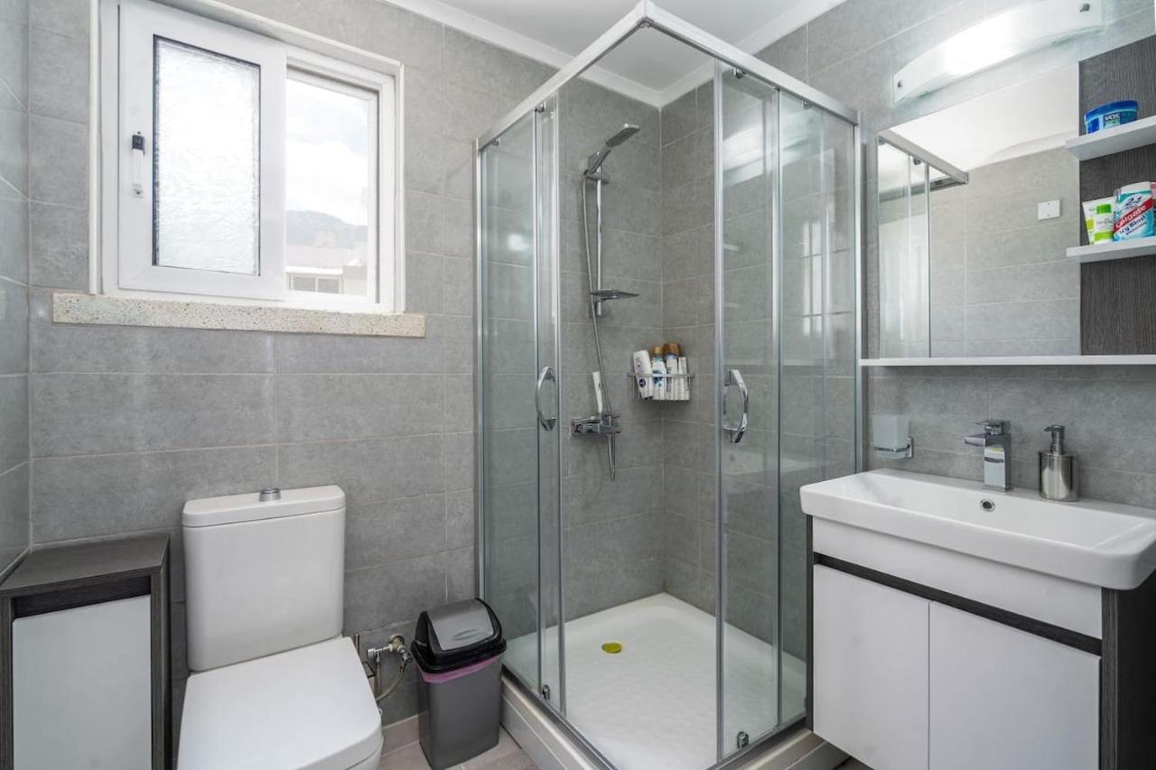 Villa Blue Кирения Екстериор снимка