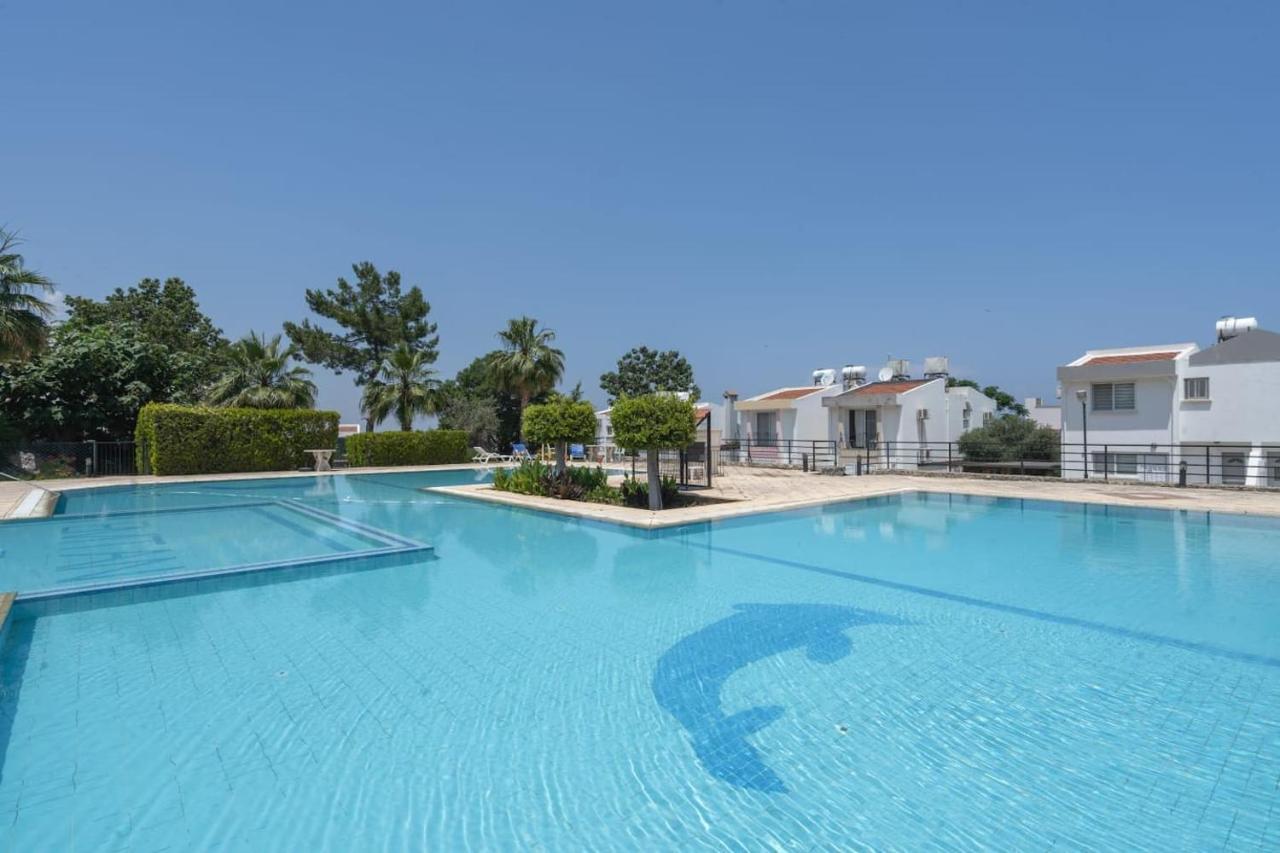Villa Blue Кирения Екстериор снимка