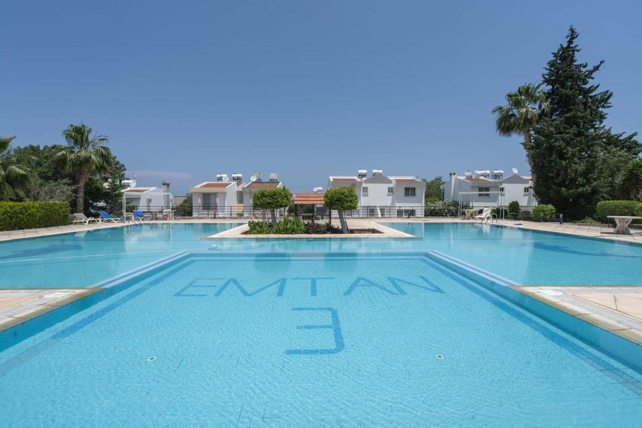 Villa Blue Кирения Екстериор снимка